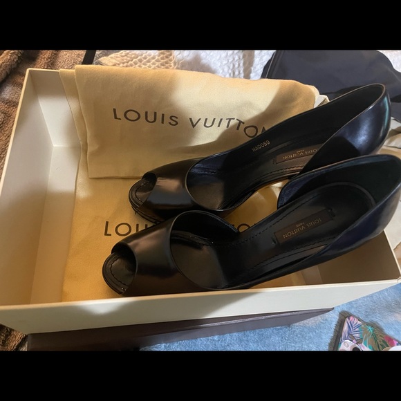 Louis Vuitton Leather Peep Toe Gold Plate - Picture 4 of 8